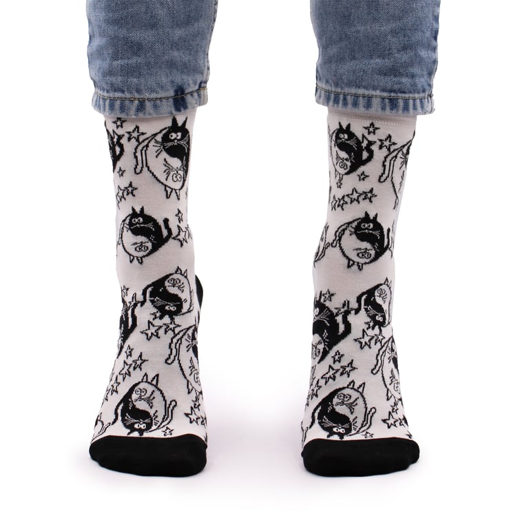 Hop Hare Bamboo Socks - Eco-Friendly SM Size with Natural Ying Yang Pattern