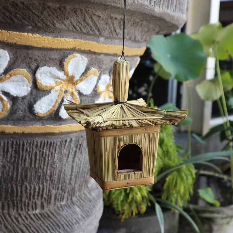 Small Square Seagrass Bird Box 18x13cm Nesting Shelter
