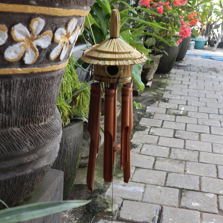 Round Seagrass Birdhouse with Chimes - 45x17cm Outdoor Decorative Feeder Box
