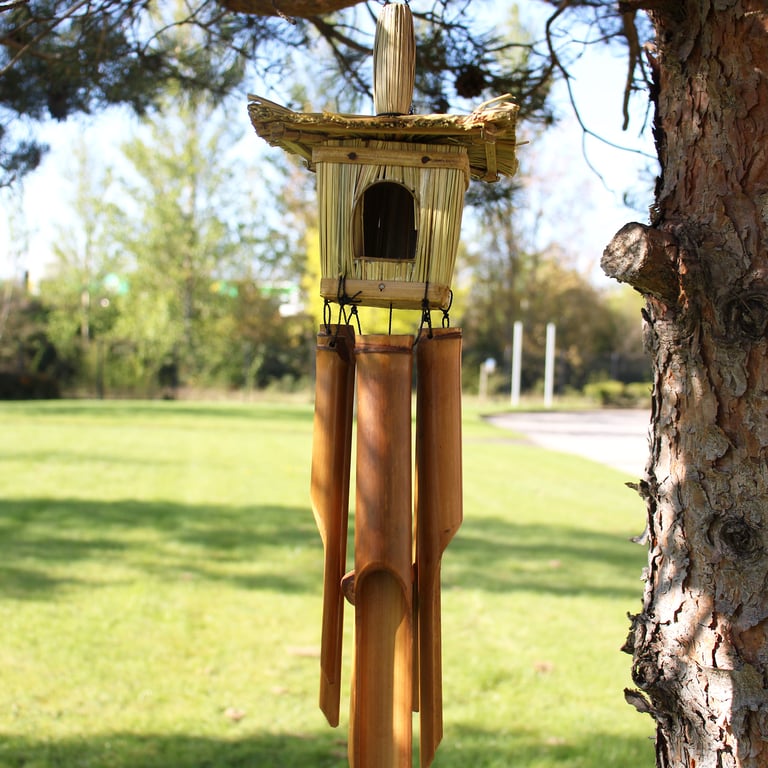 Square Seagrass Bird Box with Chimes 49x15cm Wooden Outdoor Feeder with Song Enhancing Chimes