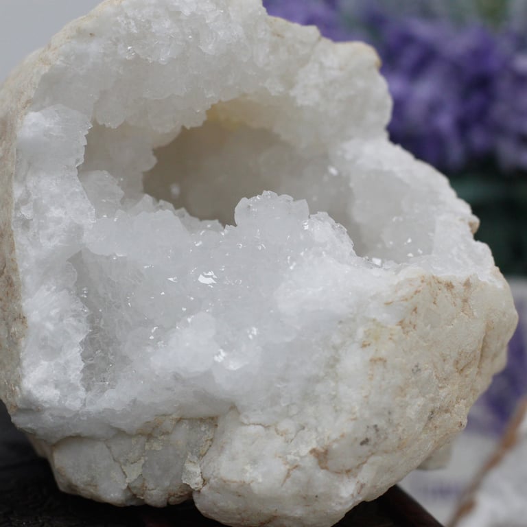 Large Geodes - 15-18 cm Diameter - Calsite This title provides a clear description of the product, includes the main keywords (Large Geodes and Calsite), and follows the required format.