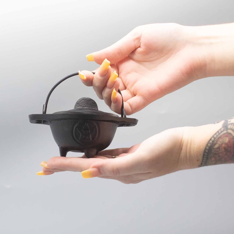 Cast Iron Pentagon Cauldron 5x9cm Traditional Cooking Potware