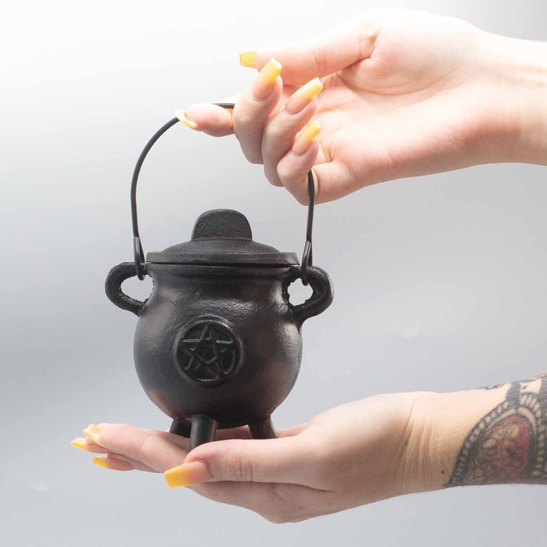 6.5x13cm Cast Iron Cauldron - Traditional Design - Brand Name