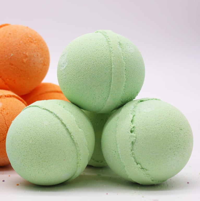 Rosemary & Thyme Essential Oil Bath Bomb - Natural Aromatherapy Relaxation Treatment