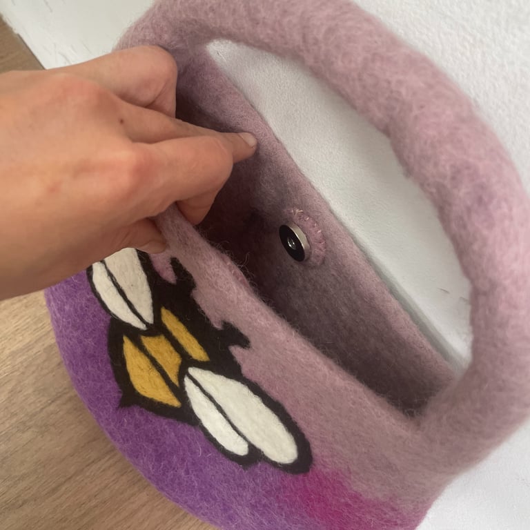 Felted Bee Bag - One Handle & Magnet - Lavender Shade Water Carrier