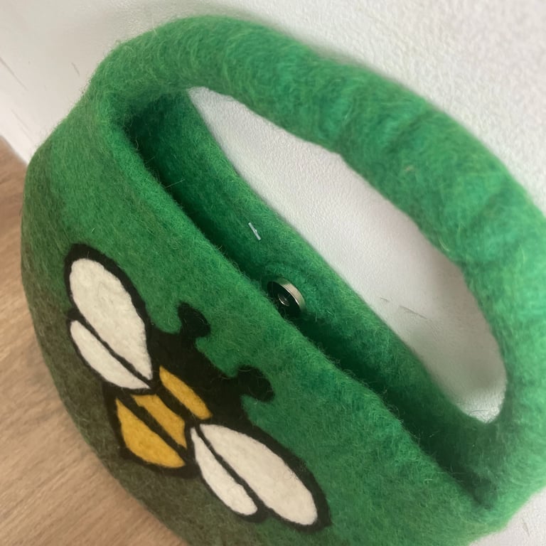 Felted Bee Bag (1 Handle & Magnet) - Garden Greens by Unspecified Brand