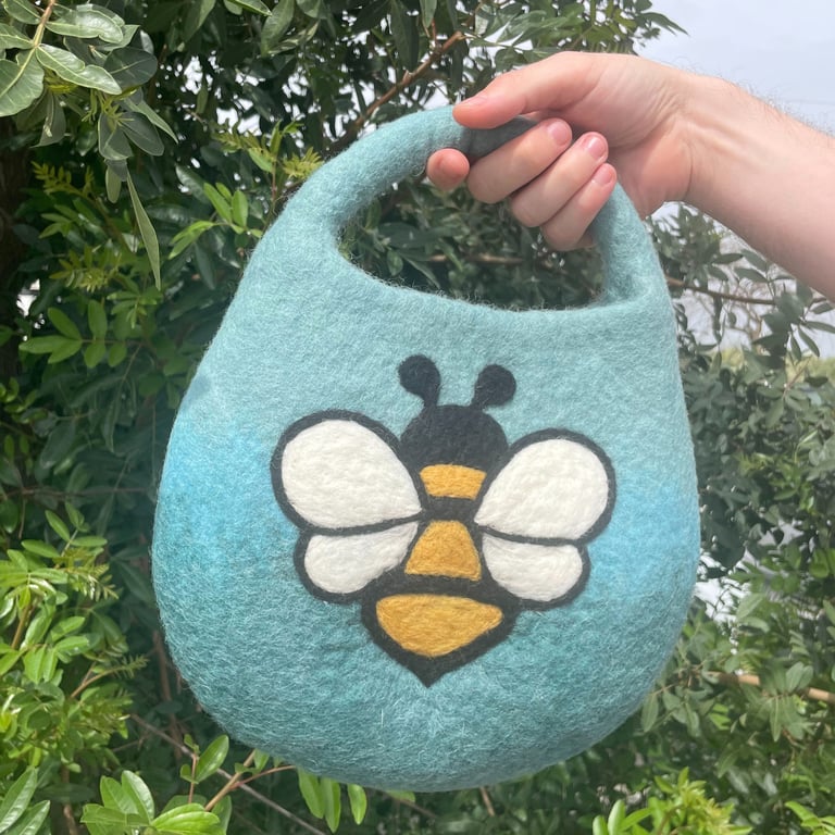 Felted Bee Bag (1 Handle, Magnet) - Blue Green Water Carrier