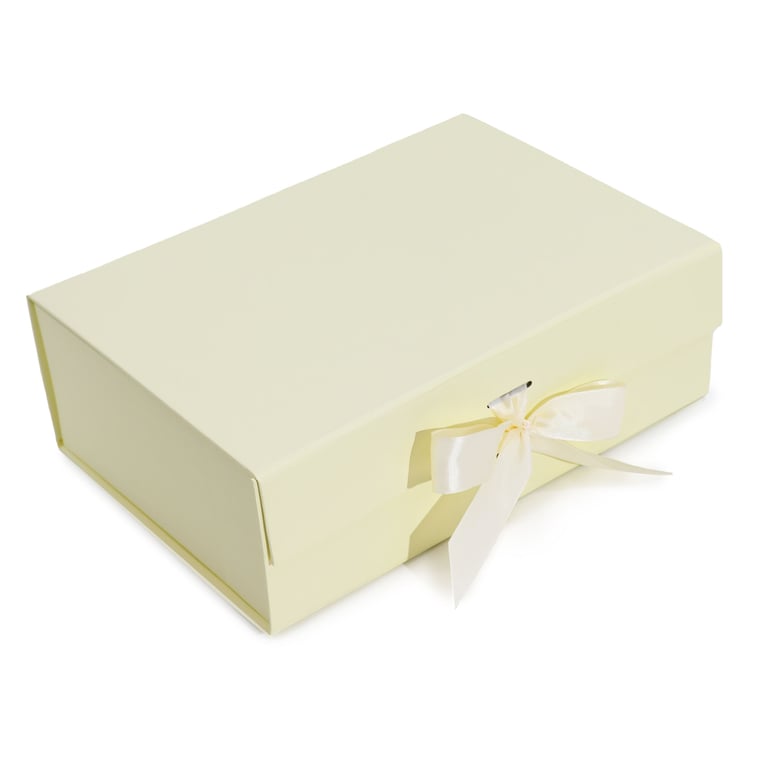 Large Flat Pack Ivory Gift Box - 28.2x20.2x9.2cm, Compact and Versatile Packaging Solution