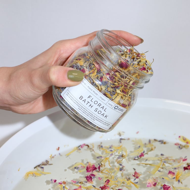 Natural Floral Bath Soak for Relaxation - 140g Herbal Blend
