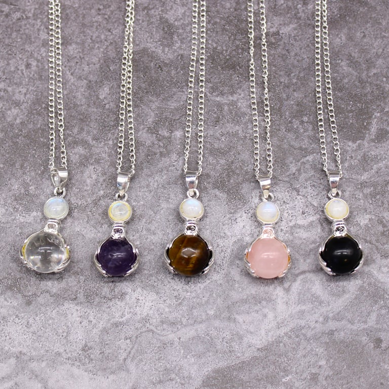 Amethyst Gemstone Healing Hands Pendant - Crystal Therapy Necklace for Spiritual Growth and Energy Healing