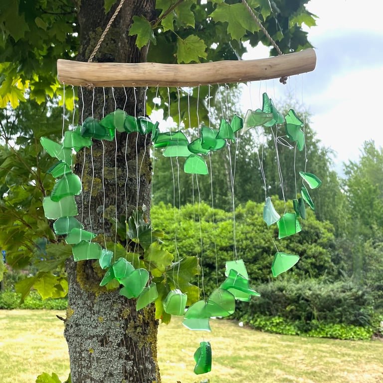 Green Decorative Love Chime - Handcrafted Design for Serene Environment