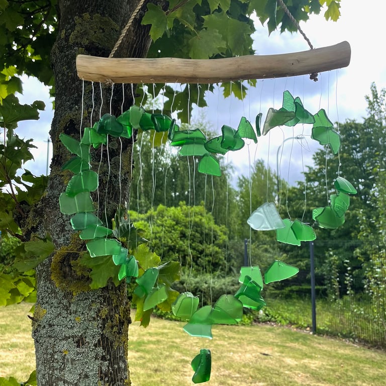 Green Decorative Love Chime - Handcrafted Design for Serene Environment