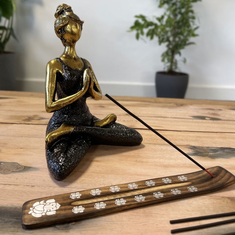 Carved Mango Wood Ashcatcher with Burnt Finish - Natural Home Decor Ashtray