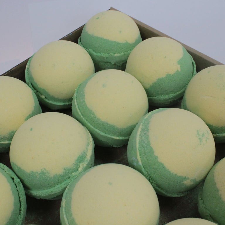 Apple Pie & Custard Relaxing Scented Bath Bomb Gift
