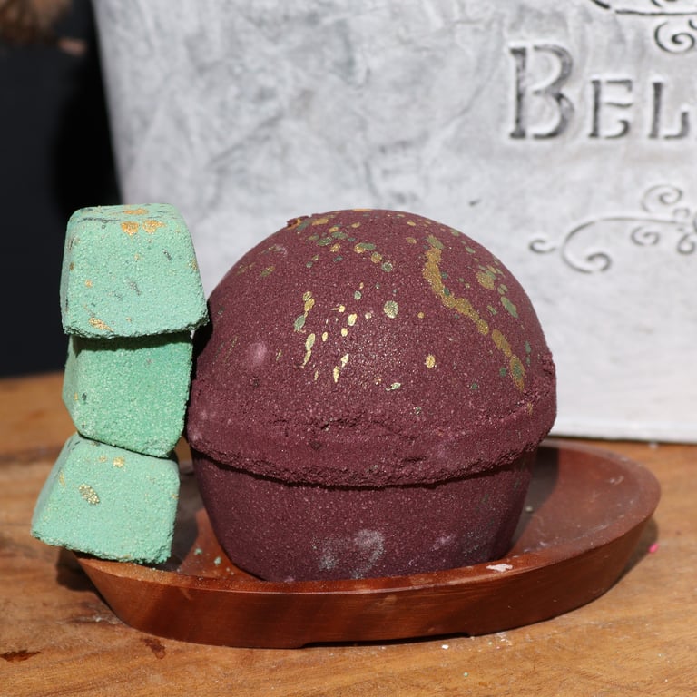 Dubai Emerald Oudh Truffle Bath Bomb - Relaxing Luxury Spa Experience at Home