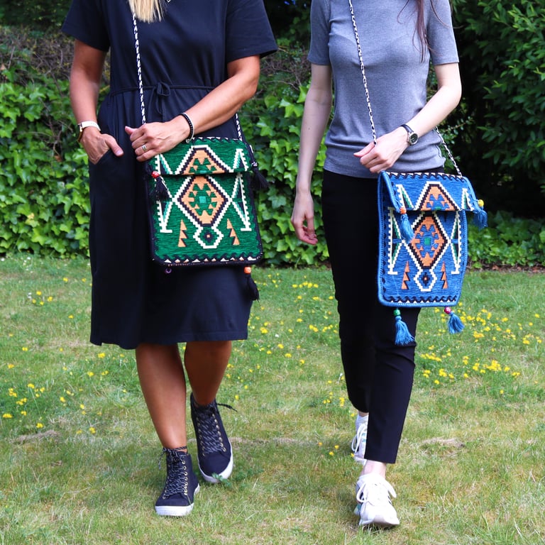 Green Kilim Messenger Bag - Vibrant Emerald Design - Brand Name Here