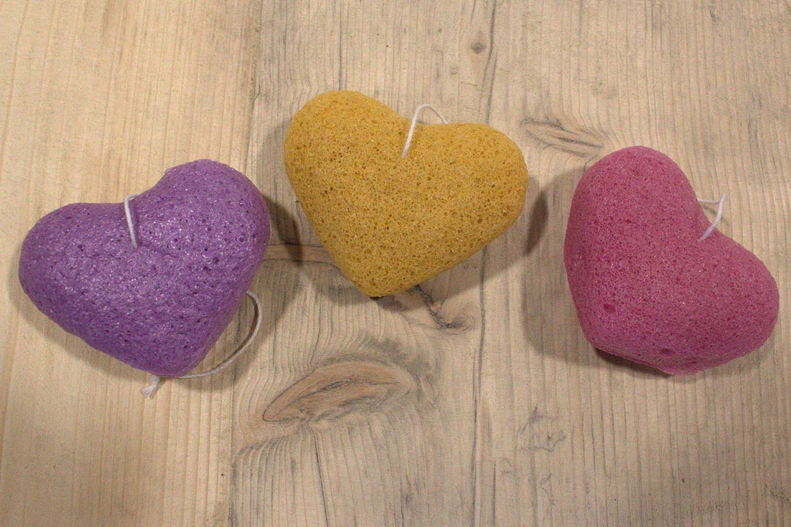 Natural Konjac Heart Sponge - Peach Exfoliating Bath Sponge for Gentle Skin Care