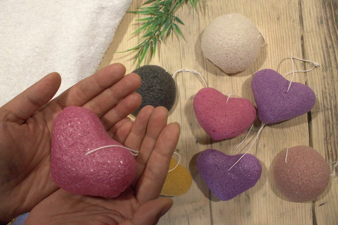 Natural Konjac Heart Sponge - Peach Exfoliating Bath Sponge for Gentle Skin Care