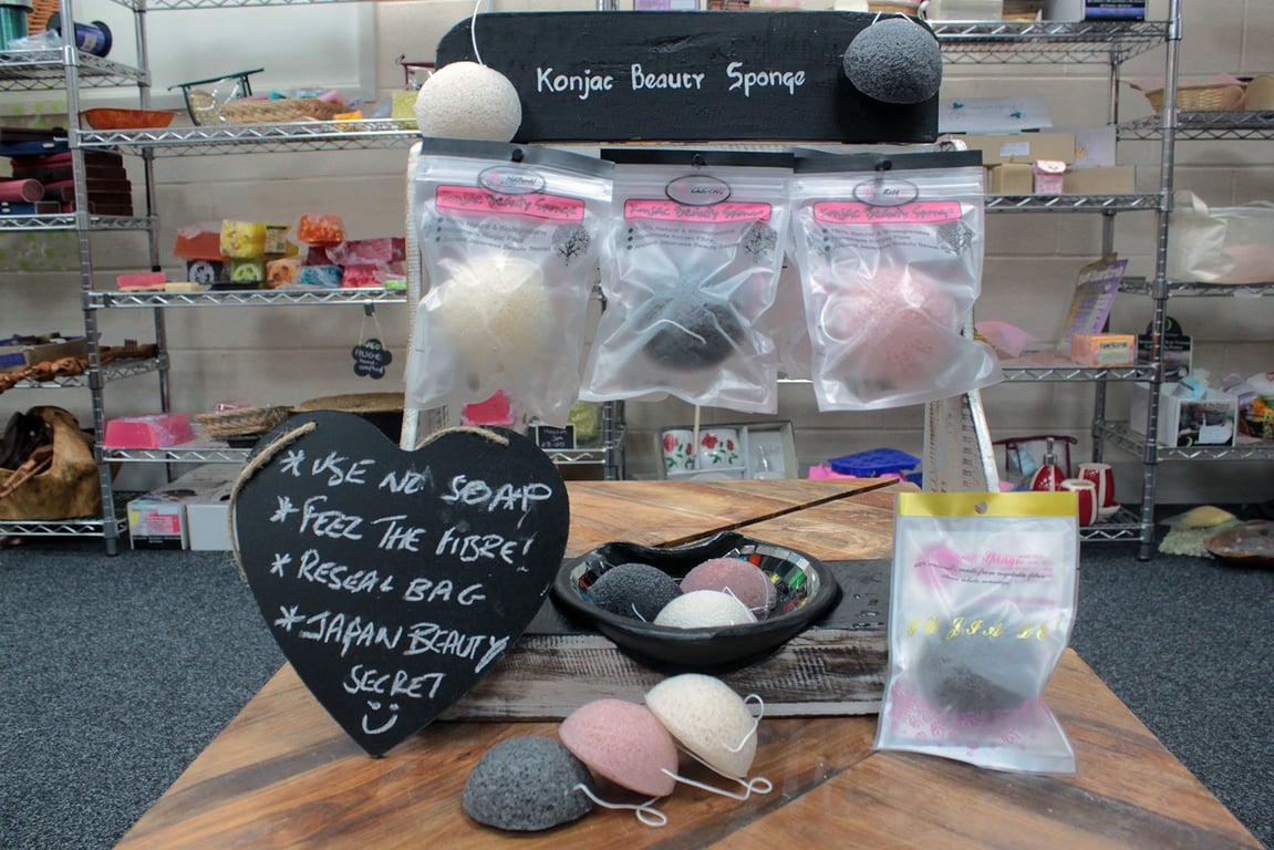 Konjac Sponge Stand - Holds & Dries 3 Sponges - Premium Quality
