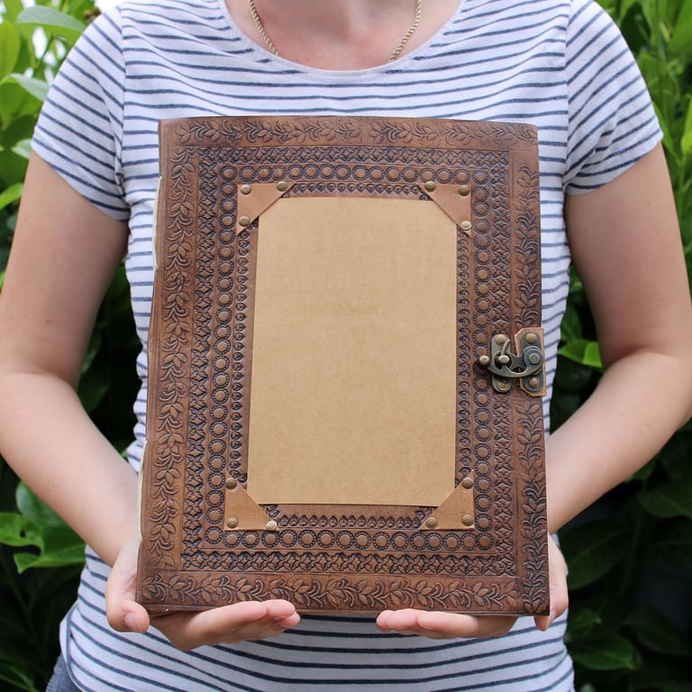 Large Customizable Leather Visitor Journal (200 Pages) - Personalized Writing Experience