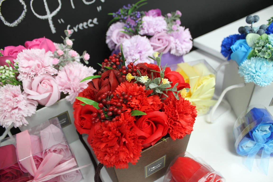 Handcrafted Soap Bouquet - Pink Rose & Carnation - Premium Aromatherapy Soaps