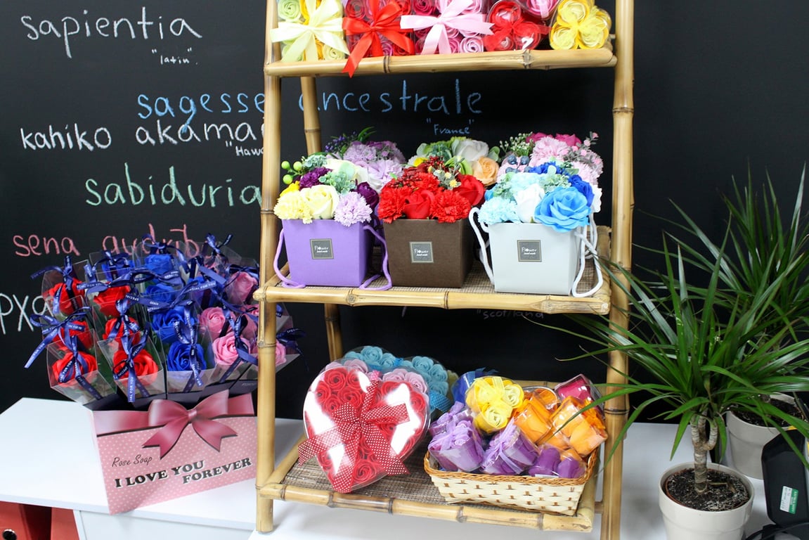Spring Roses Soap Flowers - Set of 9 Floral Bath Bombs and Rose Scented Soap Blooms