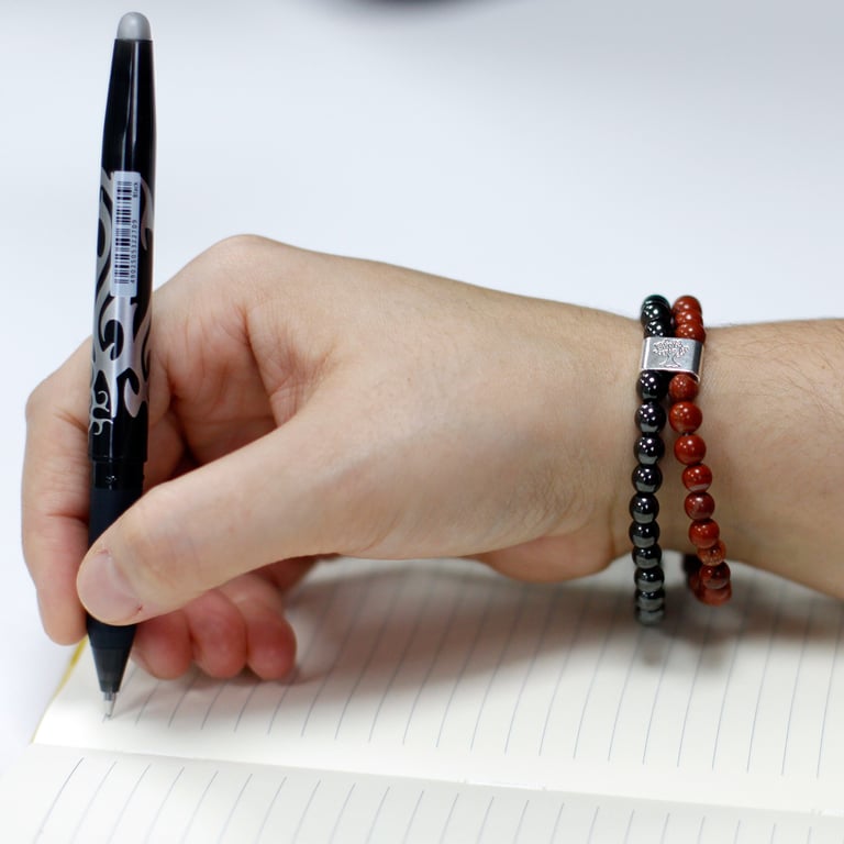 Magnetic Gemstone Redstone Bracelet - Adjustable Strength, Stylish Stone Accessory