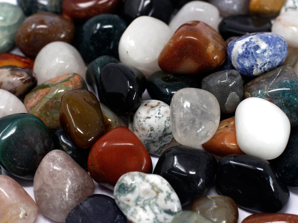 1kg Mixed Gemstones - High Quality Assortment - Brand Name