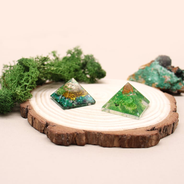 Sm Orgonite Pyramid - Copper and Gemchips Energy Healing Home Decor