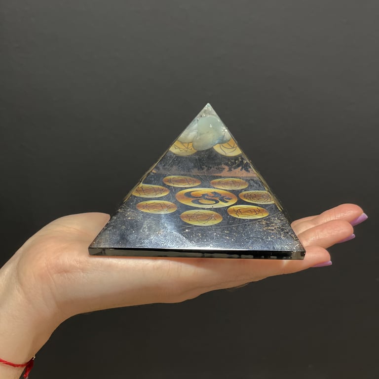 Orgonite Pyramid - Chakra Balancing (90mm) - Midnight Om