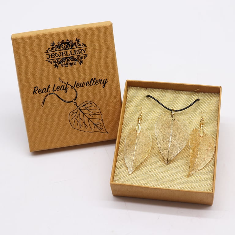 Bravery Leaf Gold Necklace & Earring Set - Elegant Leaf Jewelry Design