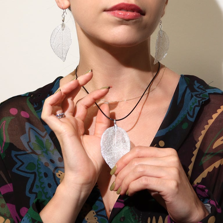 Silver Bravery Leaf Pendant Necklace - Bold Symbol of Courage and Inner Strength