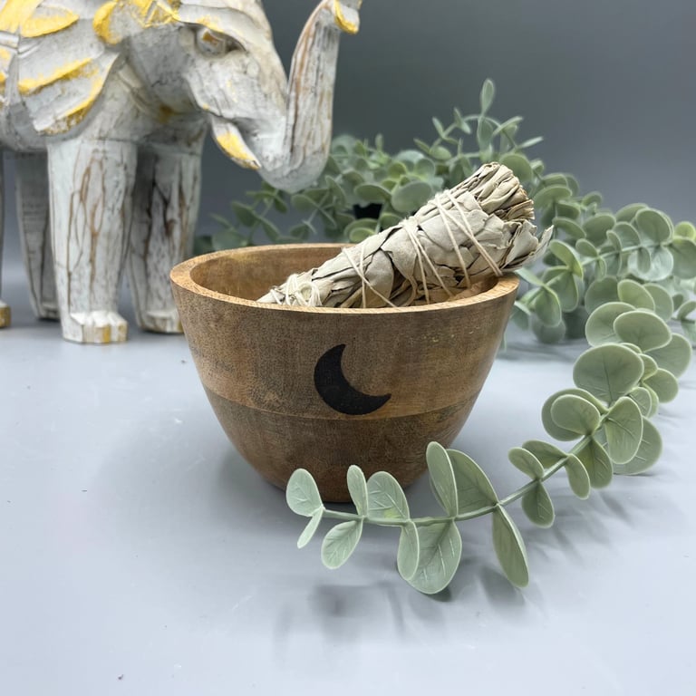 Wooden Smudge and Ritual Offerings Bowl - Three Moons Design, 11x7cm Sacred Space Holder for Incense and Intention