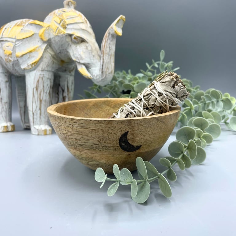 Wooden Smudge and Ritual Offerings Bowl - Three Moons - 13x7cm Handcrafted Wooden Cleansing Bowl for Spiritual Practice