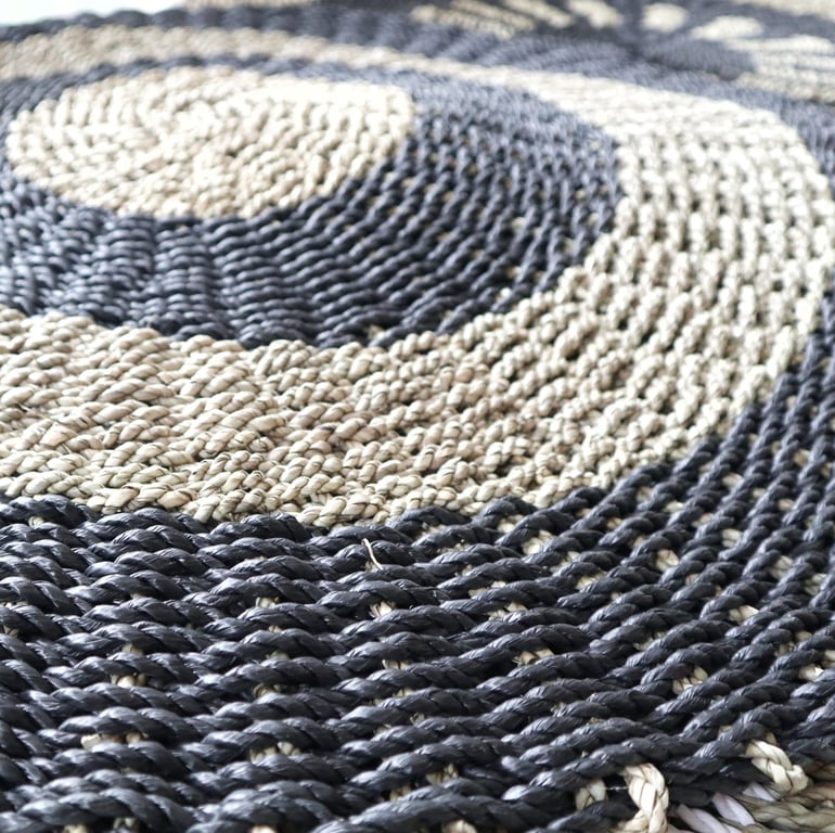 Seagrass Round Rug (Black & Tan, 1m Circle)