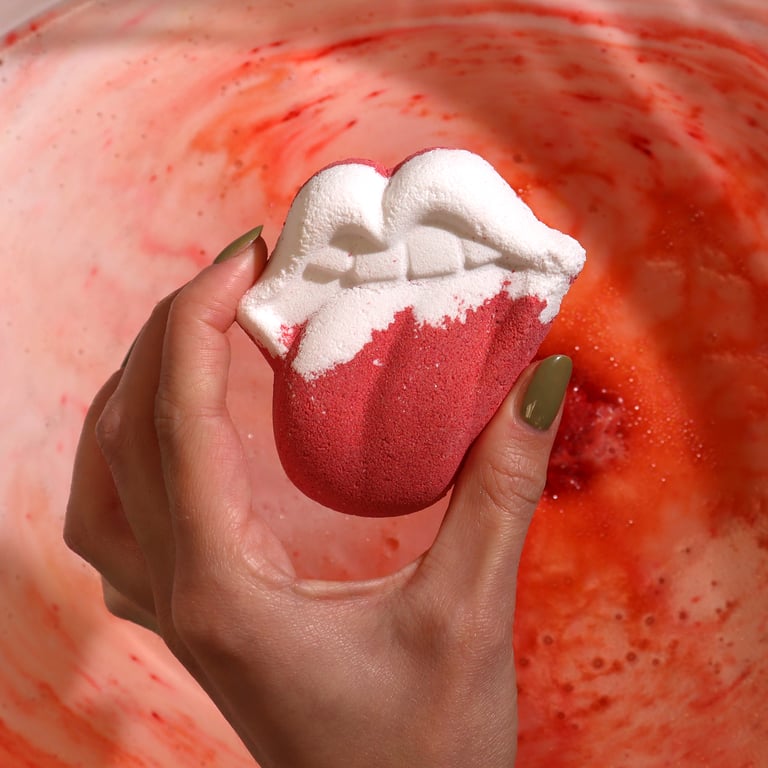 Luxury Lip Soothing 60g Bathbomb - Moisturizing Bath Bomb for Lips