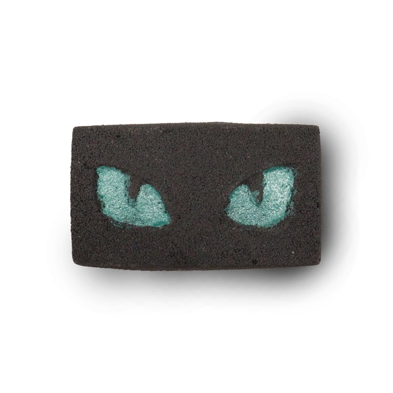 Cats Eyes Halloween Bath Bomb 80g - Scary Spa Treatment for Halloween Beauty