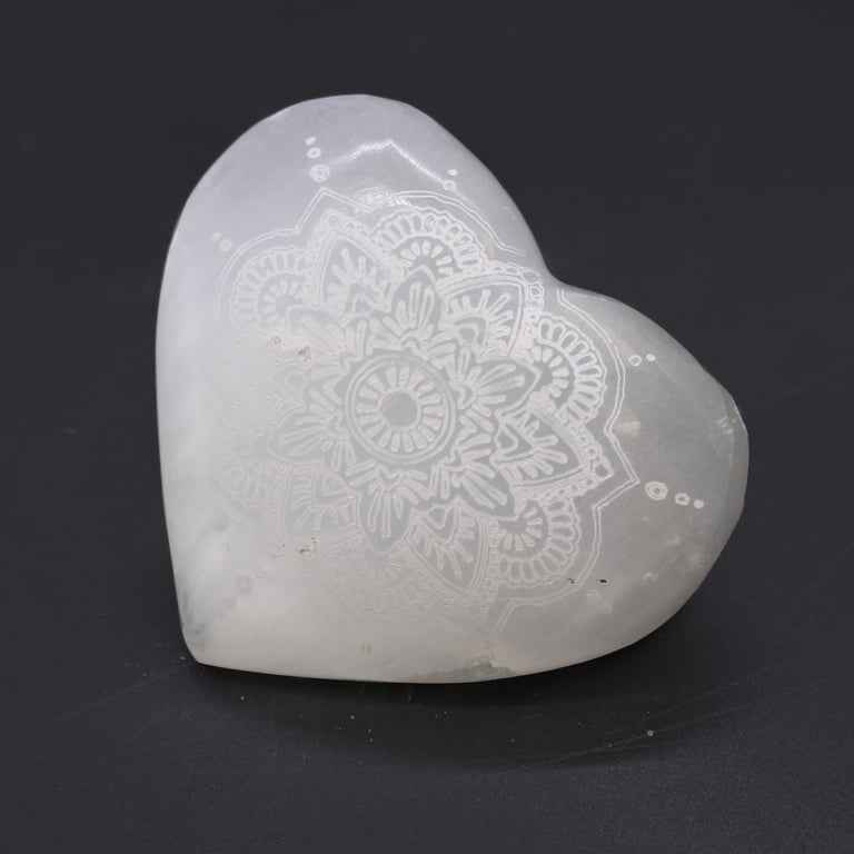 7-8cm Selenite Heart with Mandala Engraving - Healing Crystal and Spiritual Decoration