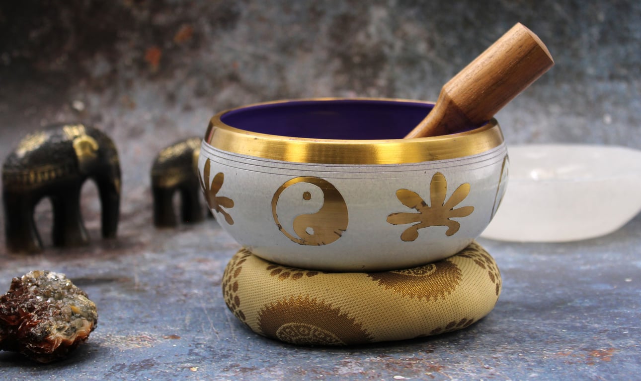 14cm White/Purple Yin & Yang Singing Bowls Set - For Mindfulness & Relaxation