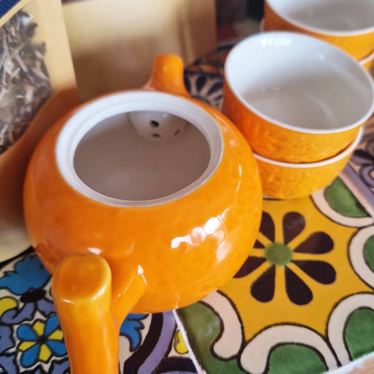 Herbal Orange Teapot Set - Pot & 4 Cups with Infuser for Perfect Tea Brewing Experience