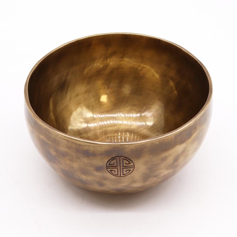 17cm Large Nepalese Moon Bowl - Handcrafted, Approx. 850g Weight This title is SEO optimized and professional in tone. It clearly states the product type, a key feature (handcrafted), and includes the approximate weight and size for additional detail.
