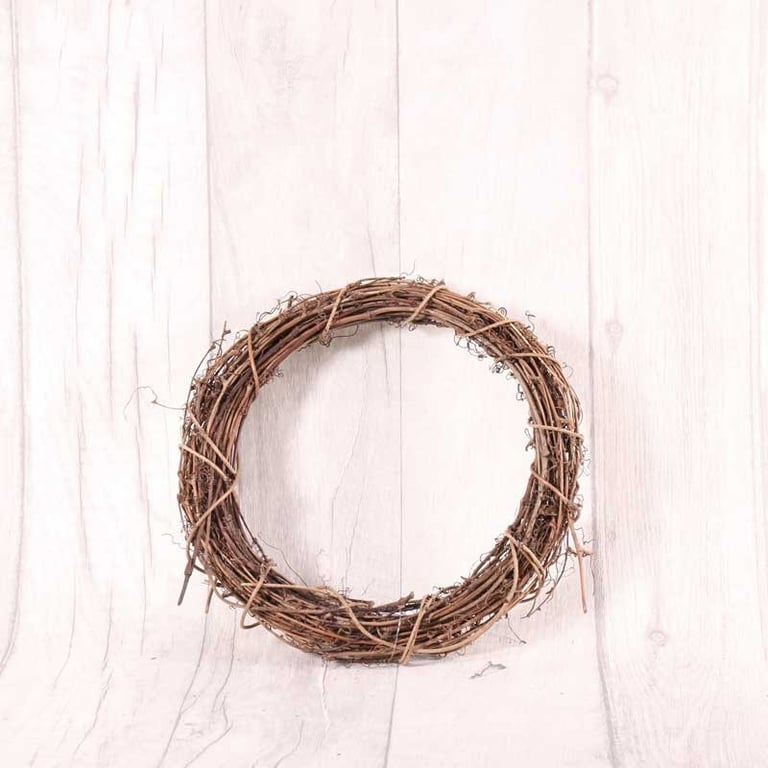 20cm Natural Vine Wreath - Rustic Garden Decoration for Home and Outdoor