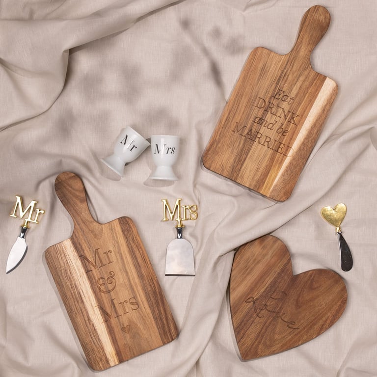 Heart Shaped Wooden Cheeseboard - Elegant Kitchen Serving Board with Cheese Cutting Function