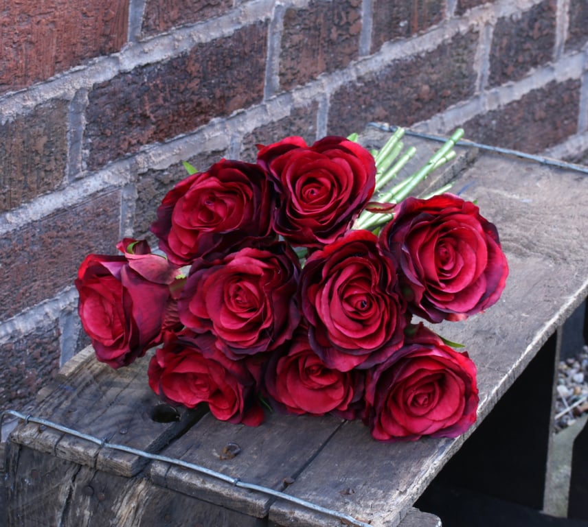 Rose Bundle Red - Vibrant Floral Arrangement for Home Decor and Garden Decoration