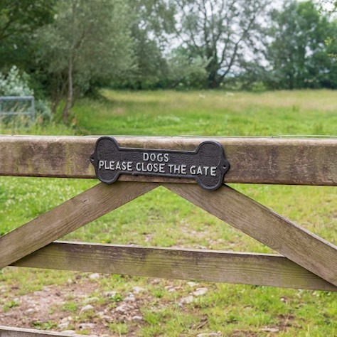 Dogs Close The Gate Sign - Pet-Friendly Home Decor Yard Sign