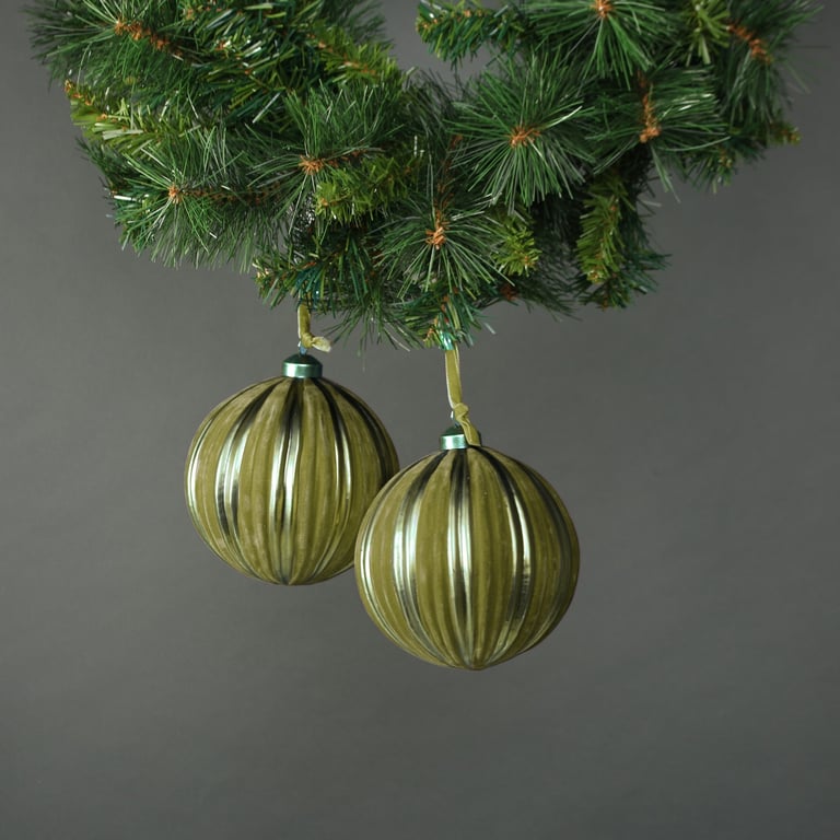 Kaia Glass Green Velvet Bauble Set of 4 - Elegant Home Decor Ornaments for Festive Seasons
