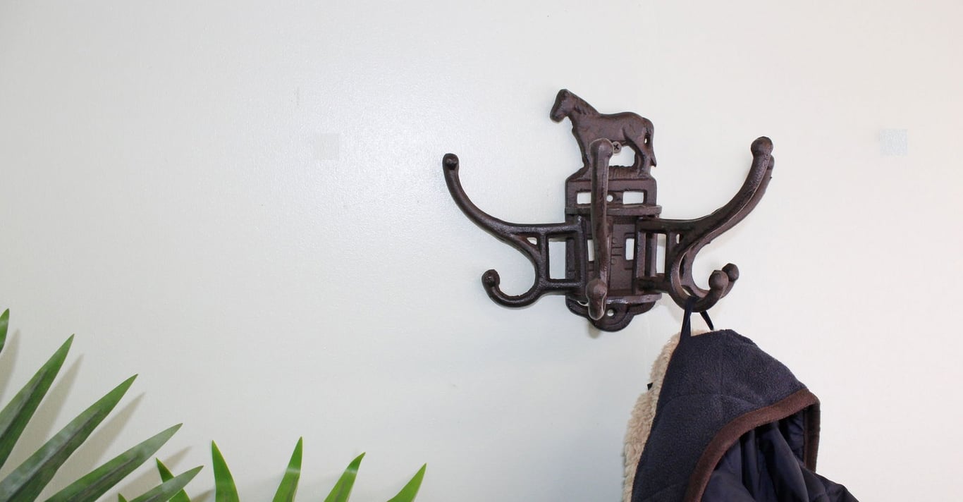 Cast Iron Wall Mounted Rotating Coat Hooks with Horse Design and 8 Hooks