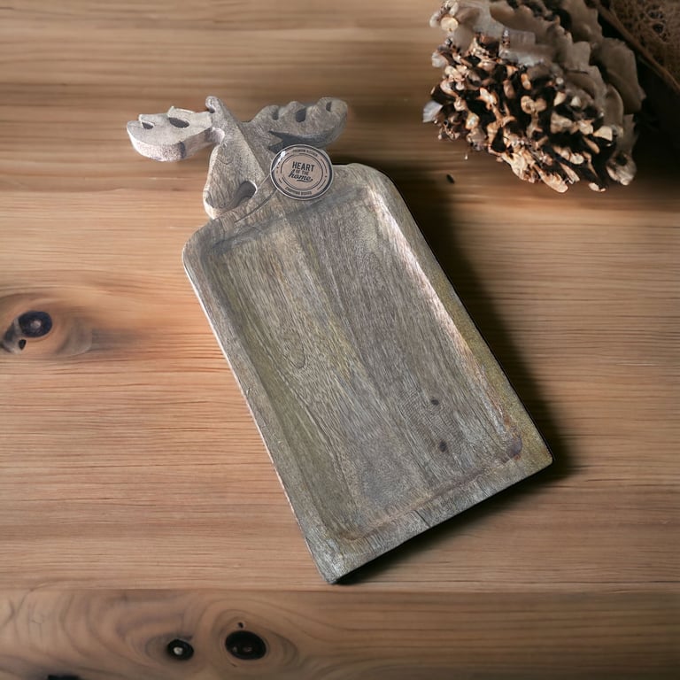 42cm Wooden Deer Chopping Board - Rustic Kitchen Decor & Functional Cutting Board