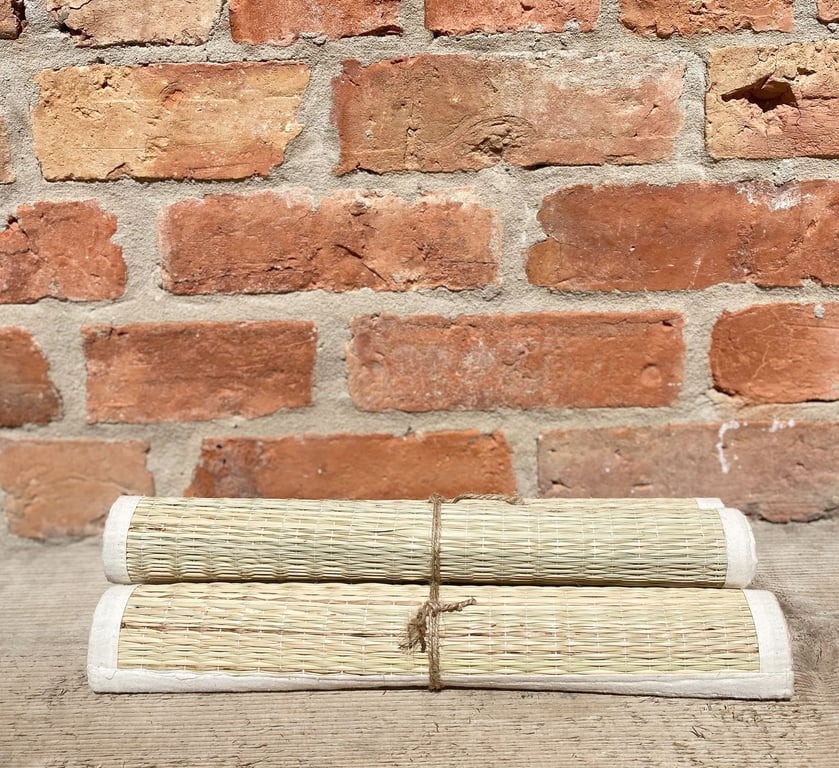 Woven Grass Place Mats - Durable Jute Construction with Contemporary Border Design