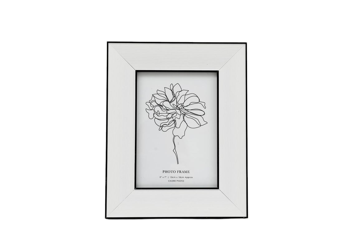 Black Edge & White Photo Frame - Timeless Chic 5x7 Home Decor